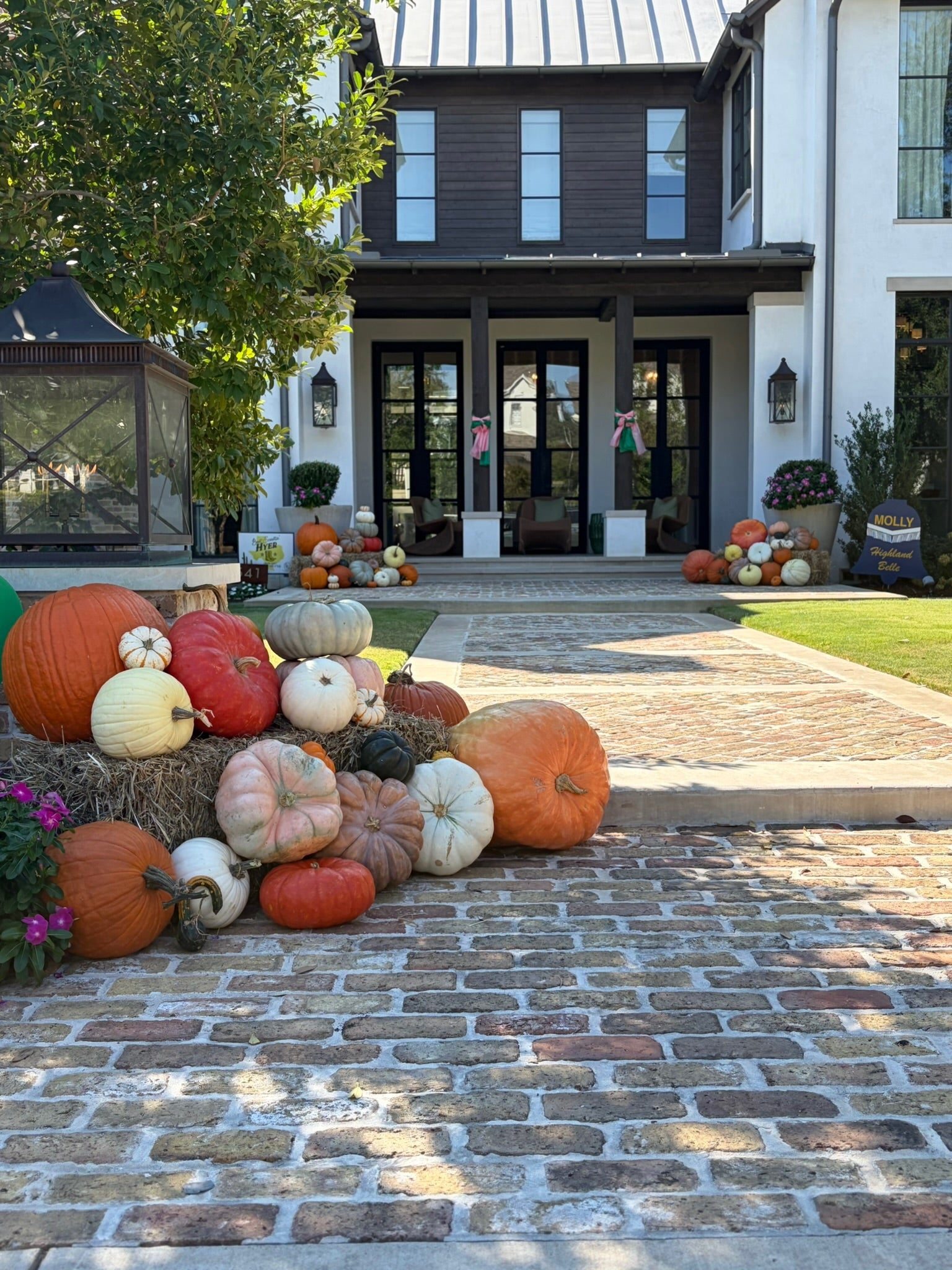 Package A – Premium Porch Pumpkin Display