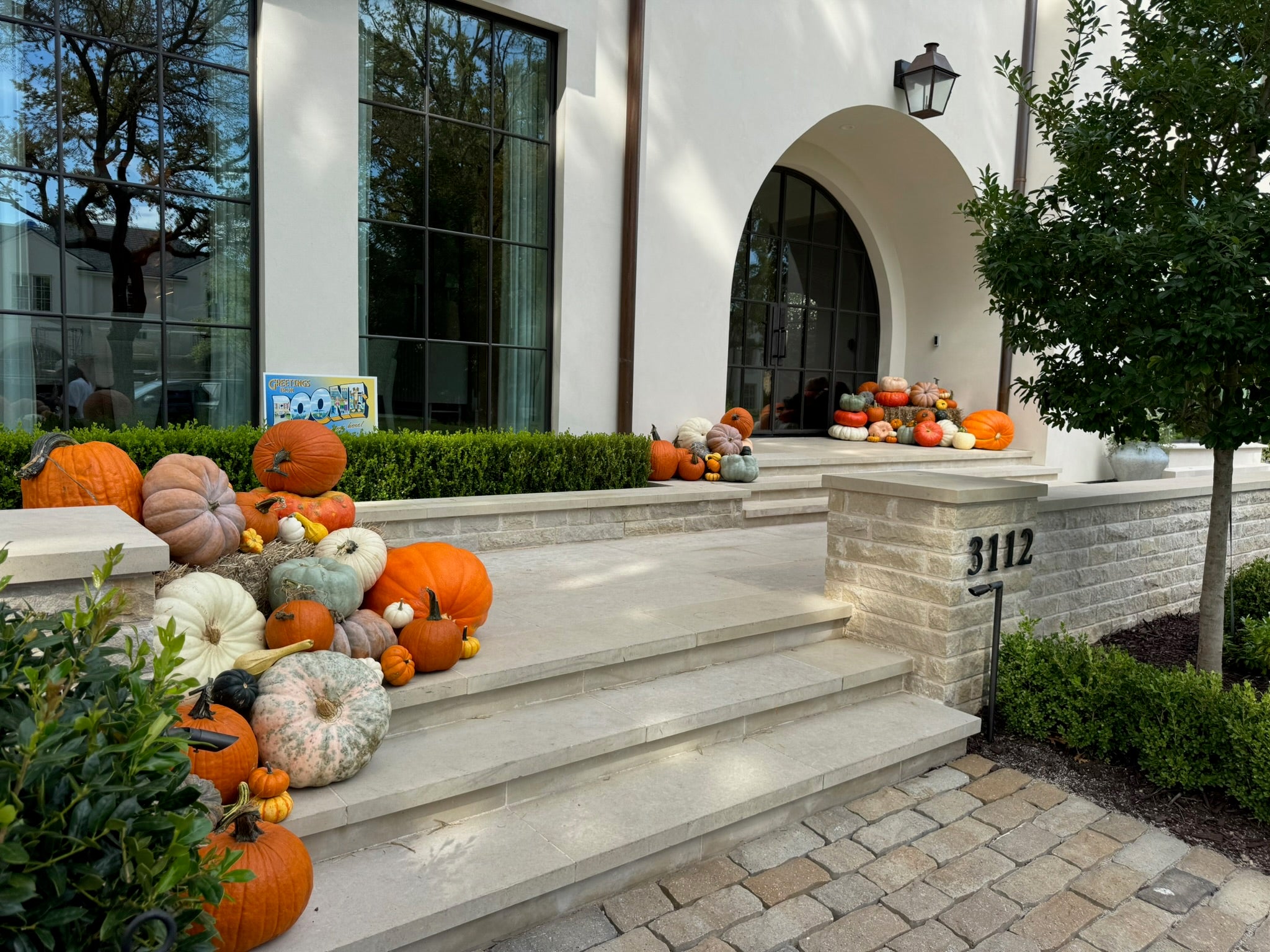 Package A – Premium Porch Pumpkin Display