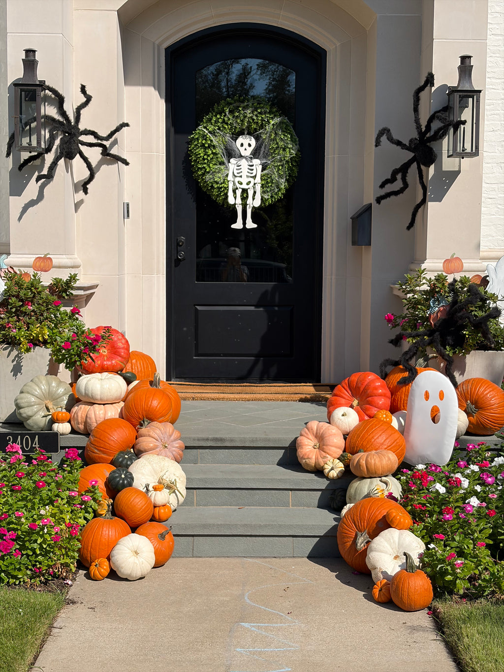 Package C – Classic Porch Pumpkin Display