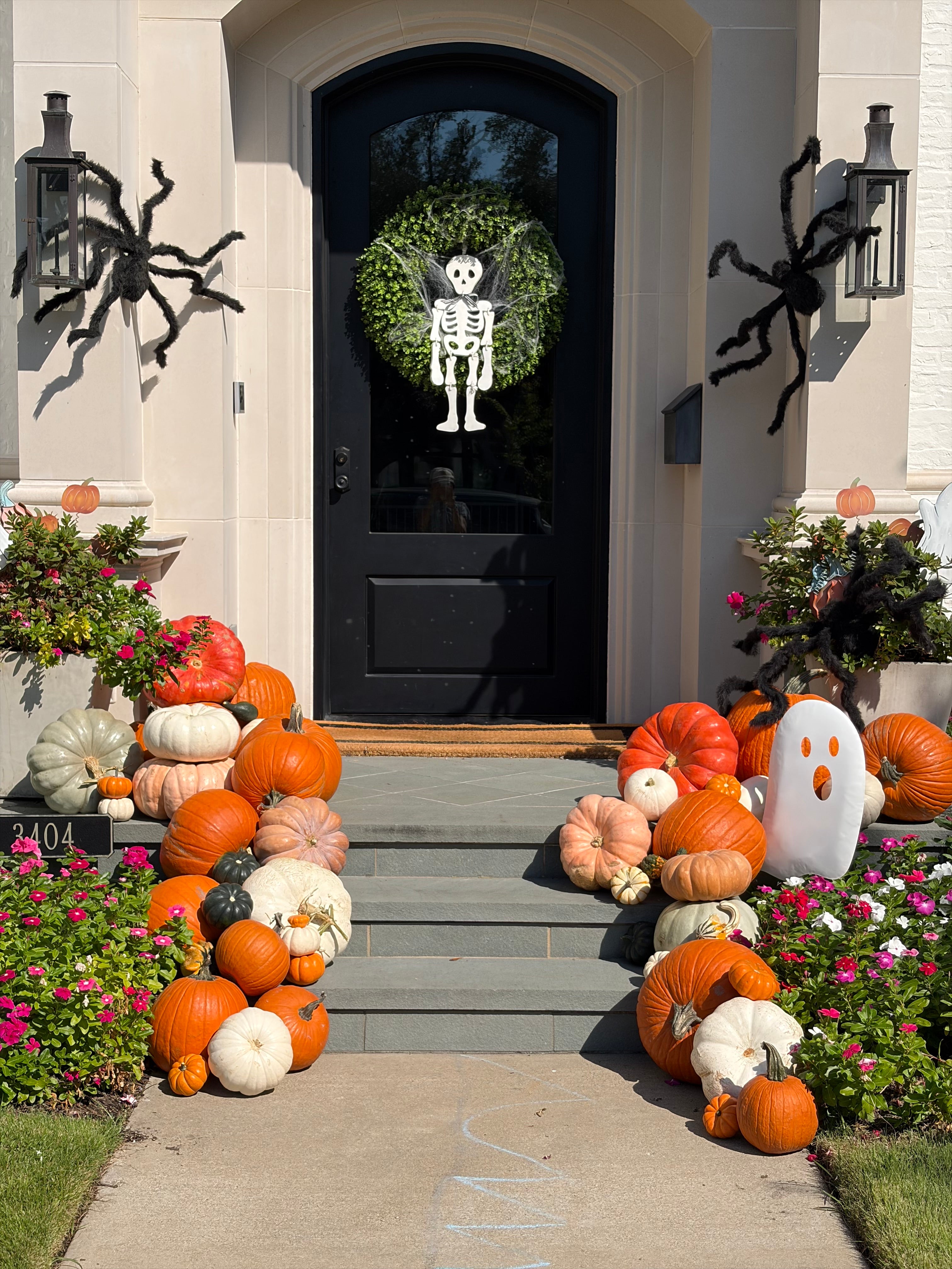 Package C – Classic Porch Pumpkin Display