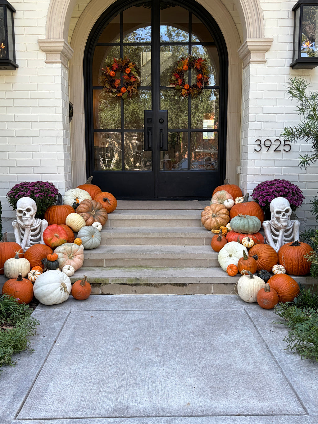Package C – Classic Porch Pumpkin Display